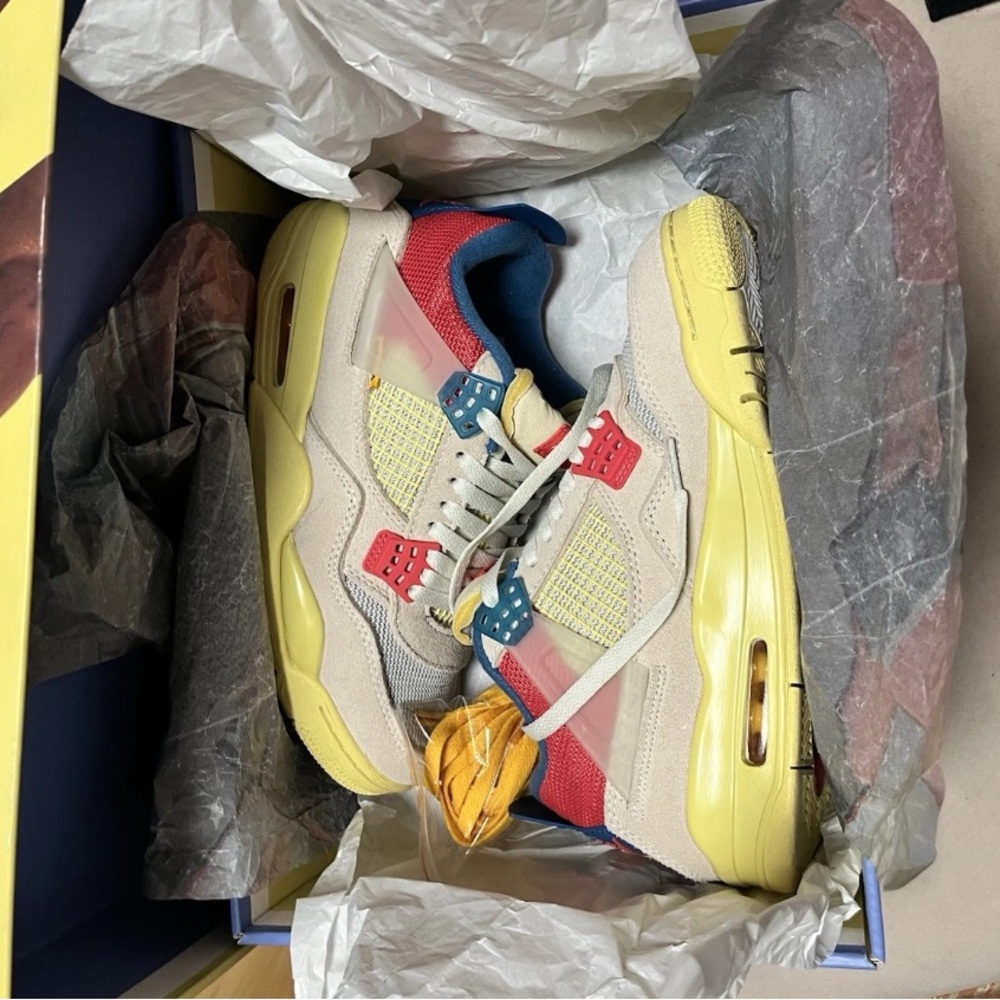 AUTHENTIC Jordan 4 Retro Union Guava Ice